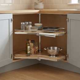 Meuble de cuisine d'angle avec tourniquet et plateformes pivotantes