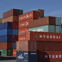 louez facilement un container adapté à vos besoins pour le stockage ou le transport. solutions flexibles, tarifs compétitifs et livraison rapide partout en france.