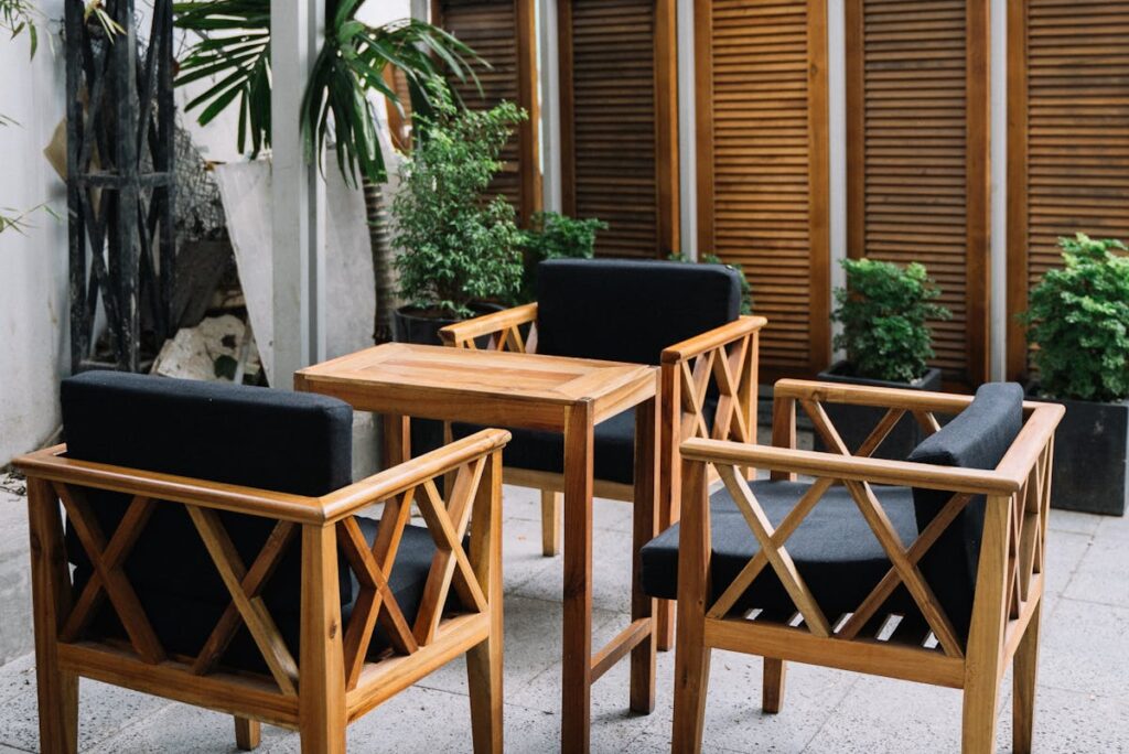 Pavé uni et mobilier extérieur