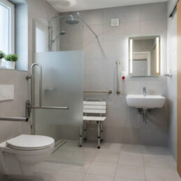 Installer un sanitaire PMR